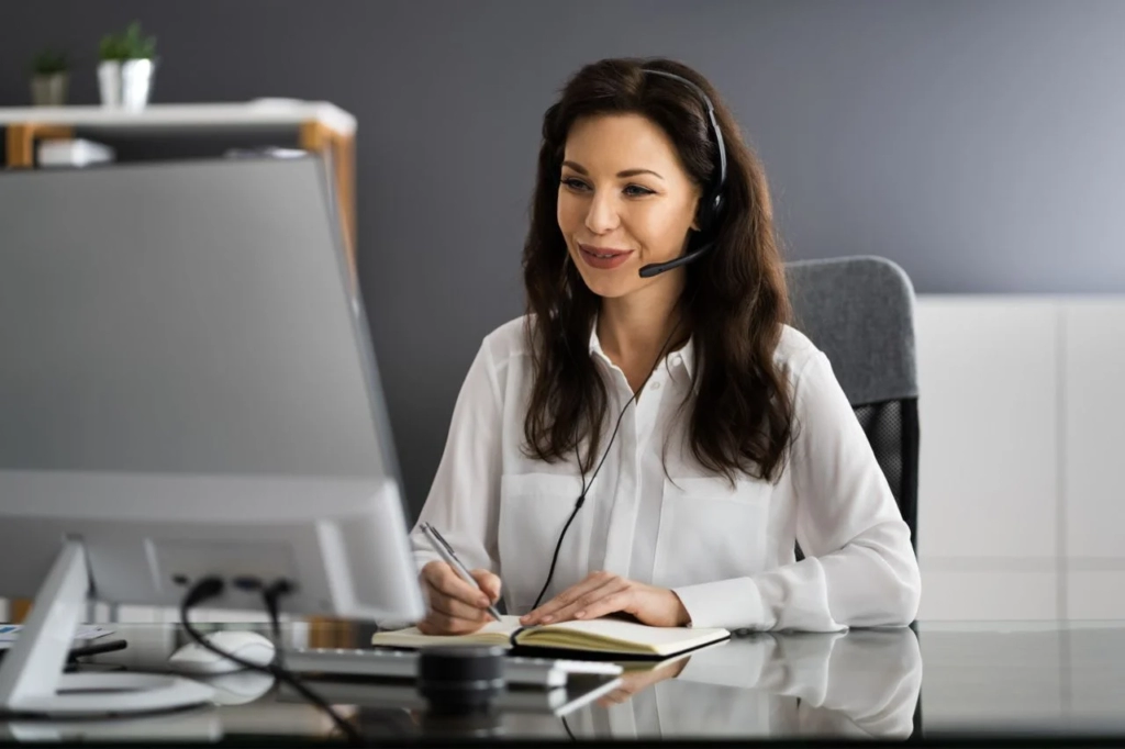 Virtual Assistant conversando con cliente