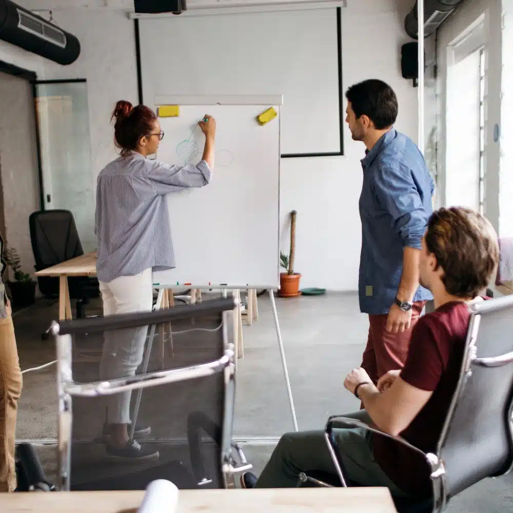 Cómo Emprender un Negocio con Poco Dinero