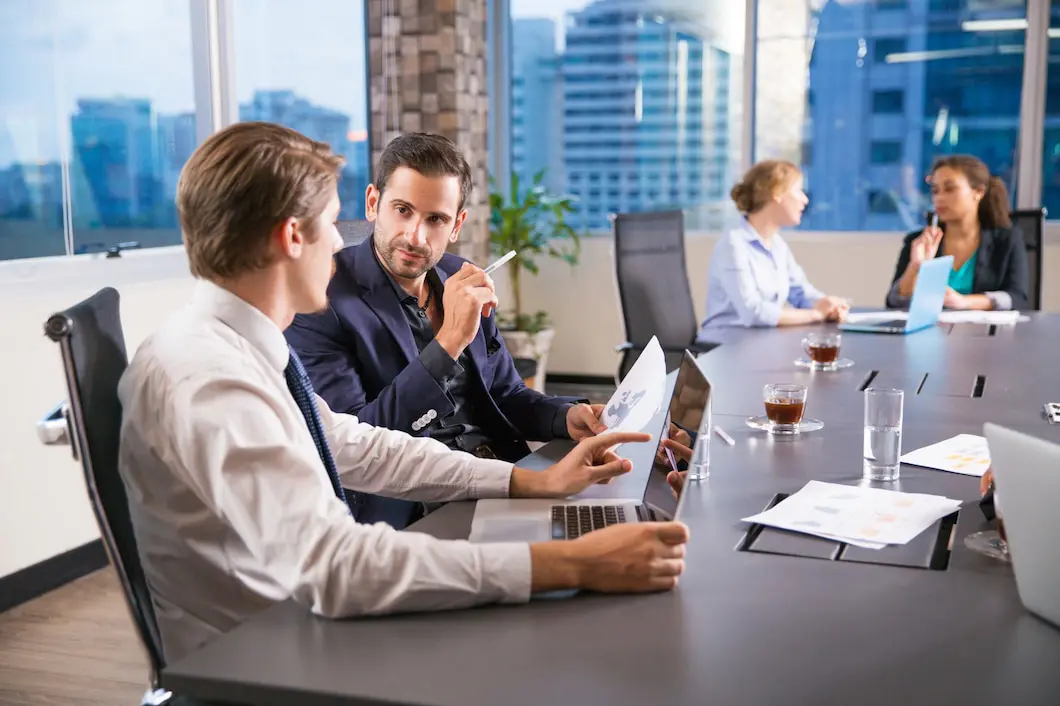 Introducción de Renta de Oficinas Virtuales vs. Coworking: Ventajas y Desventajas
